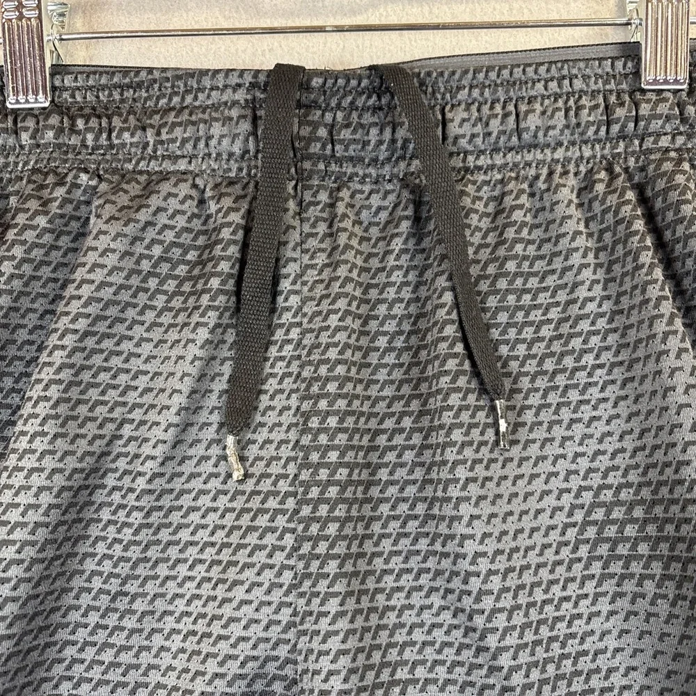 Under Armour‎ Shorts Boys Youth Large Black Loose Athletic Basketball Geometric